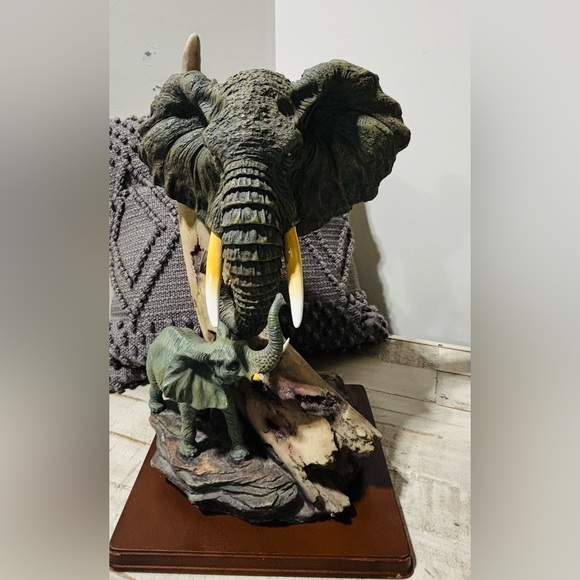 Other - Vintage!❤️African Mother Elephant with Baby Tusk Sculpture